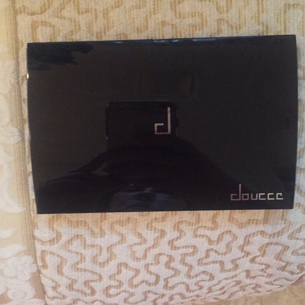 Doucce freematic eyeshadows pro palette